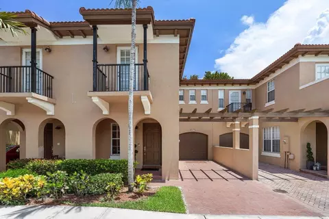 6877 Julia Gdns, Coconut Creek, FL 33073