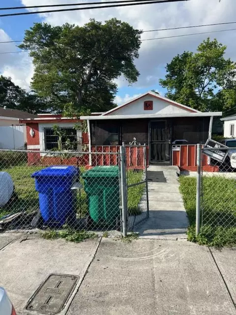 1220 NW 71st St, Miami, FL 33147