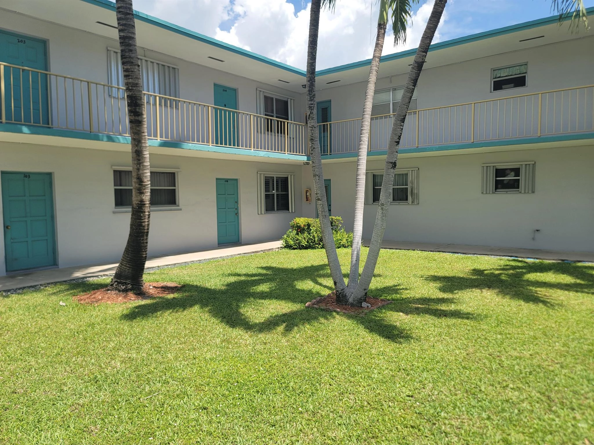 2303 Polk St Unit 104  