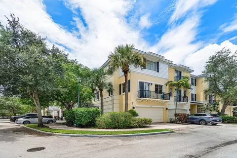 3851 NW 5th Ter, Boca Raton, FL 33431