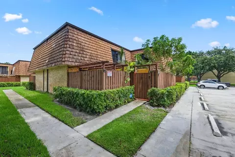 1202 12th Ln #1202, Greenacres, FL 33463