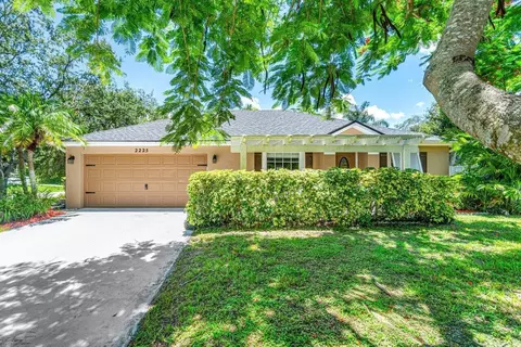 2225 SW Trapp Ter, Port Saint Lucie, FL 34953
