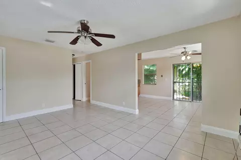 1068 W 6th St, Riviera Beach, FL 33404