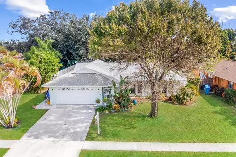 285 Las Palmas St, Royal Palm Beach, FL 33411