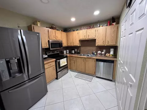 1082 Manor Dr, Palm Springs, FL 33461