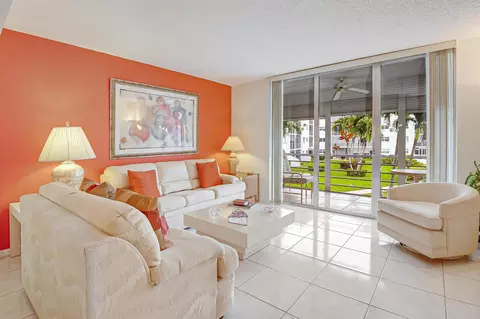 6850 N 10th Ave N #213, Lake Worth, FL 33467