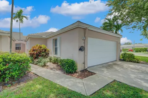 1052 Island Manor Dr, Greenacres, FL 33413