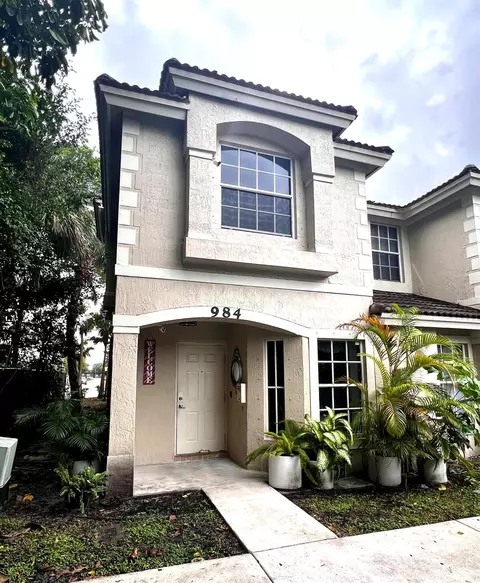 984 Summit Lake Dr, West Palm Beach, FL 33406