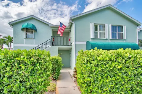 151 Waterside Dr, Hypoluxo, FL 33462
