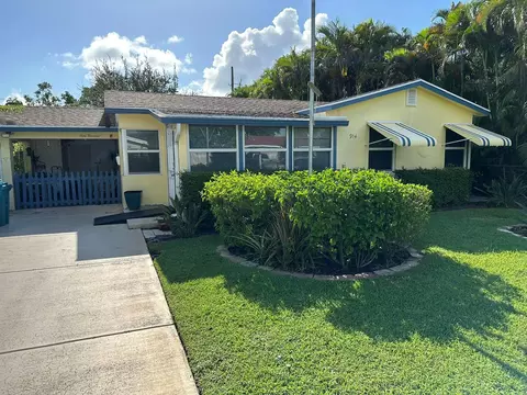 914 SE 3rd St, Boynton Beach, FL 33435