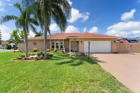 7798 Nemec Dr S, Lake Clarke Shores, FL 33406