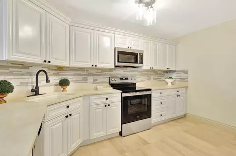 2425 Presidential Way #403, West Palm Beach, FL 33401