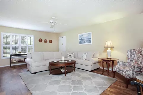12 Lake Vista Trl #101, Port Saint Lucie, FL 34952