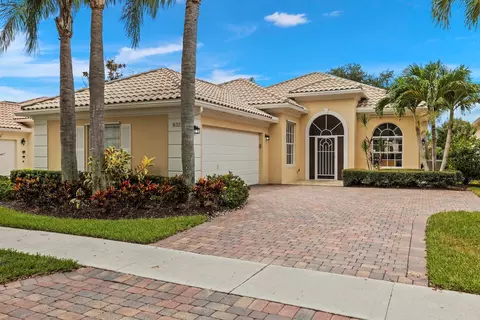 8322 Dominica Pl, Wellington, FL 33414