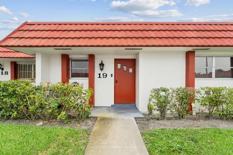 5800 Fernley Dr W #19, West Palm Beach, FL 33415