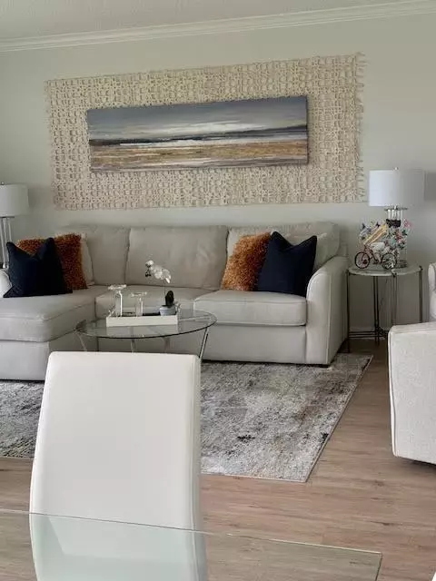 2401 Bridgewood Dr, Boca Raton, FL 33434