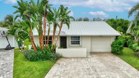 49 Aqua Ra Dr, Jensen Beach, FL 34957