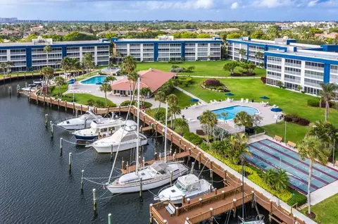 3301 Spanish Trl #302, Delray Beach, FL 33483