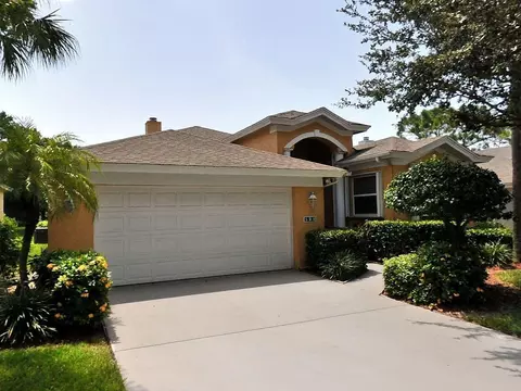 572 NW Montevina Dr, Port Saint Lucie, FL 34986