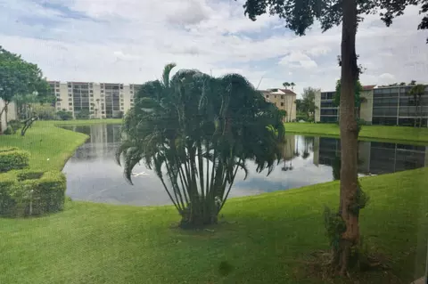 6655 Kensington Ln #202, Delray Beach, FL 33446
