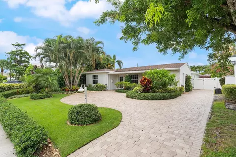214 Alhambra Pl, West Palm Beach, FL 33405