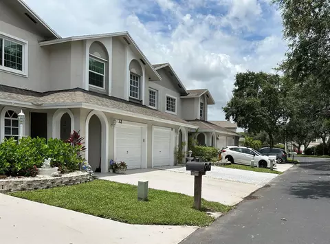 32 Desford Ln, Boynton Beach, FL 33426