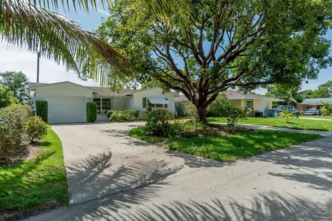 1216 Cardinal Ln, Lantana, FL 33462