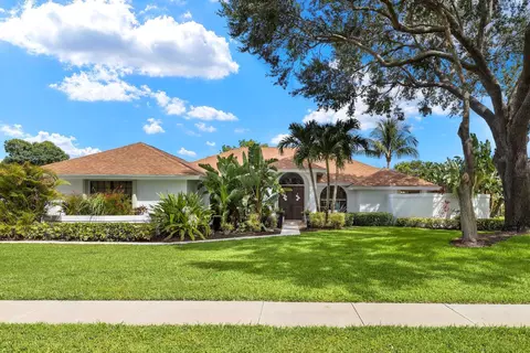 15655 Meadow Wood Dr, Wellington, FL 33414