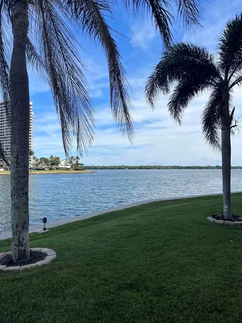 36 Yacht Club Dr #302, North Palm Beach, FL 33408