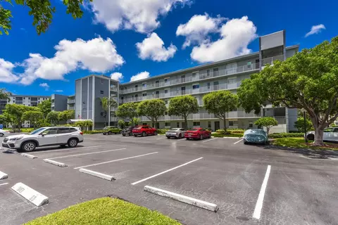 2226 N Cypress Bend Dr #508, Pompano Beach, FL 33069