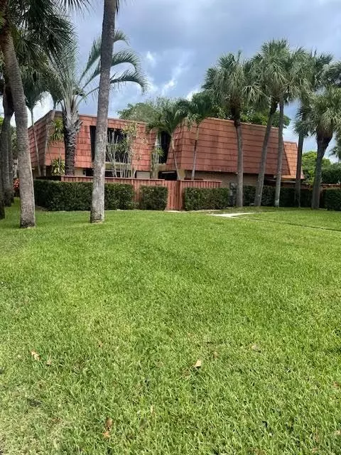 407 Live Oak Ln, Boynton Beach, FL 33436