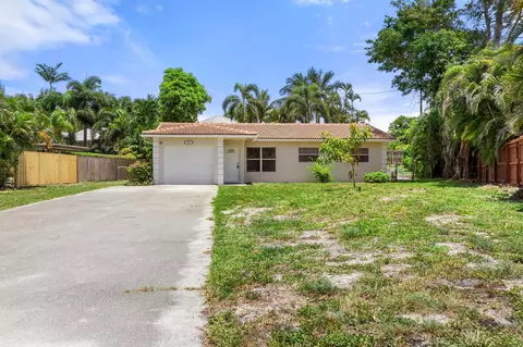 215 NW 35th St, Boca Raton, FL 33431