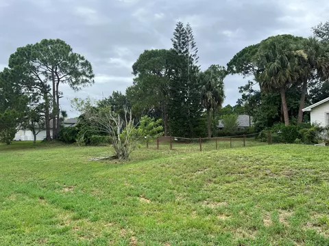 951 SW Cairo Ave, Port St Lucie, FL 34953