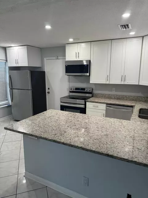 5685 Boynton Bay Circle Cir, Boynton Beach, FL 33437