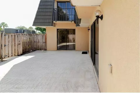 2720 27th Way, West Palm Beach, FL 33407