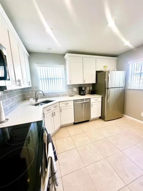 5 Colonial Club Dr #205, Boynton Beach, FL 33435
