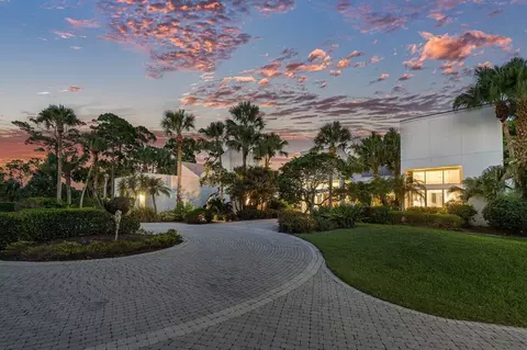 1410 Enclave Cir, West Palm Beach, FL 33411
