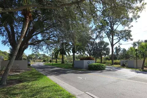 24 Lake Vista Trl #106, Port Saint Lucie, FL 34952