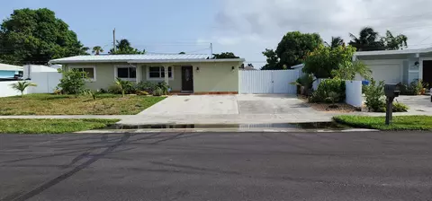 1102 W Perry St, Lantana, FL 33462