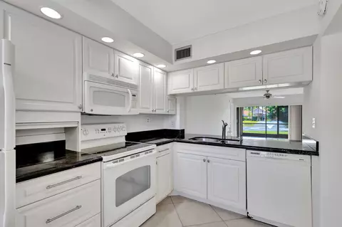 12911 Briarlake Dr #103, Palm Beach Gardens, FL 33418