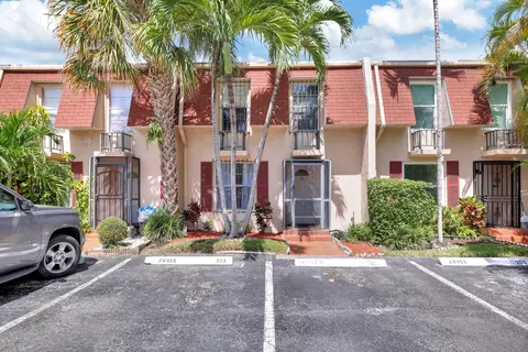 1001 Three Islands Blvd #36, Hallandale Beach, FL 33009