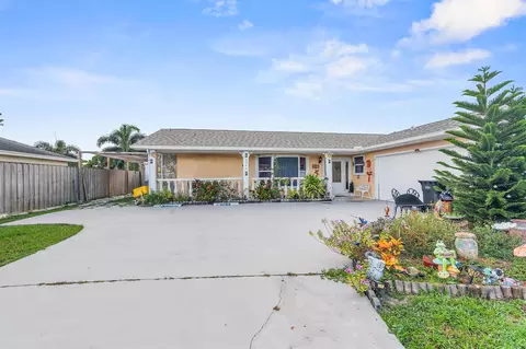 2044 SW Idaho Ln, Port Saint Lucie, FL 34953