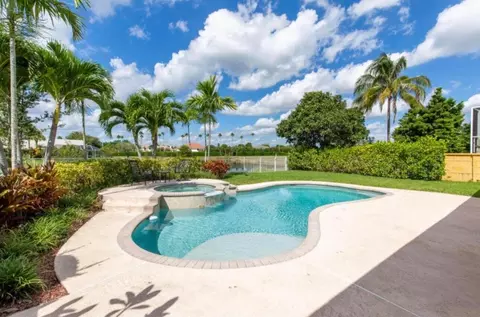 2465 Country Golf Dr, Wellington, FL 33414