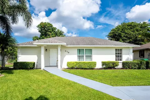 319 Amaryllis Ct, Pahokee, FL 33476