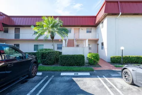 12026 Greenway S #206, Royal Palm Beach, FL 33411