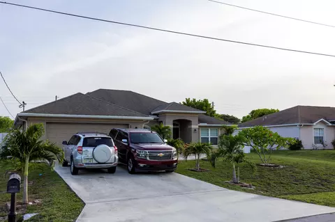 180 SW Amesbury Ave, Port Saint Lucie, FL 34953