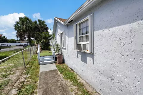 706 Lake Ida Rd, Delray Beach, FL 33444
