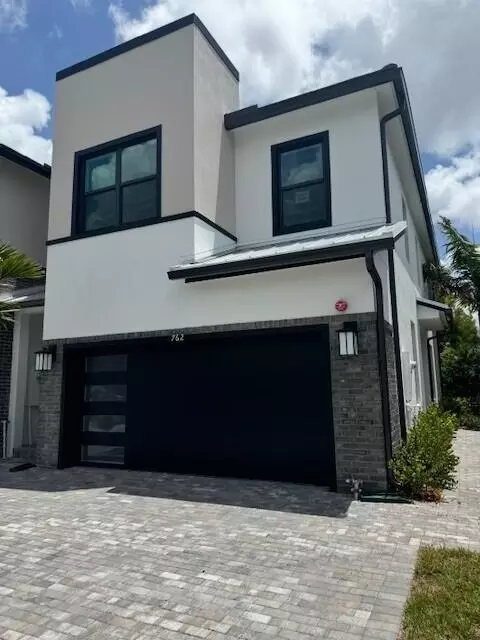 762 NW 82nd, Plantation, FL 33324