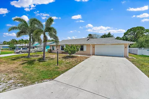 888 NE Maranta Terrado, Jensen Beach, FL 34957