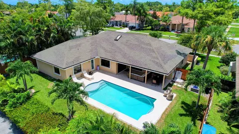 13598 Northumberland Cir, Wellington, FL 33414
